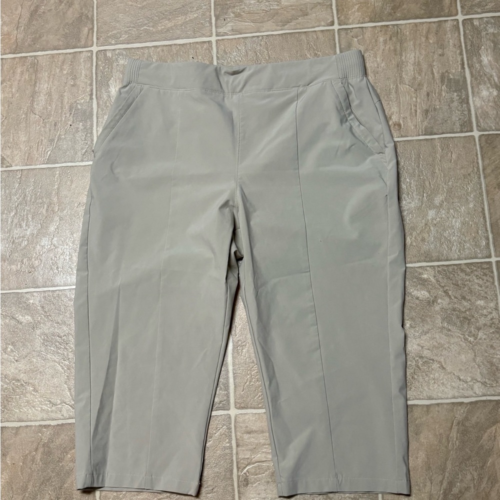 Large Columbia Women's Capris